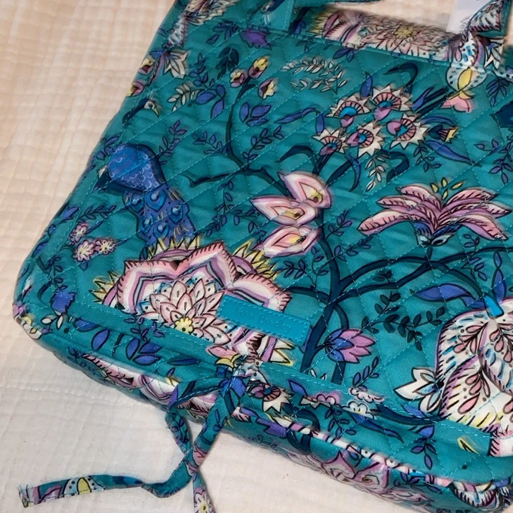 Vera Bradley - Picture 5 of 9